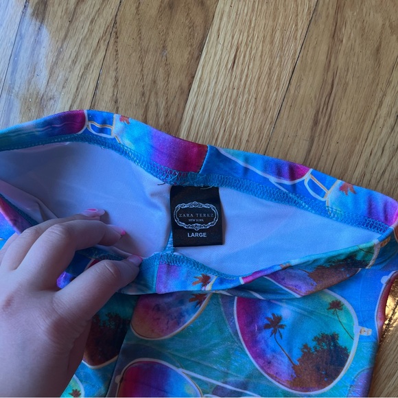 Girl terez leggings! Cute and comfortable with sunglasses design. Size large - Picture 2 of 2